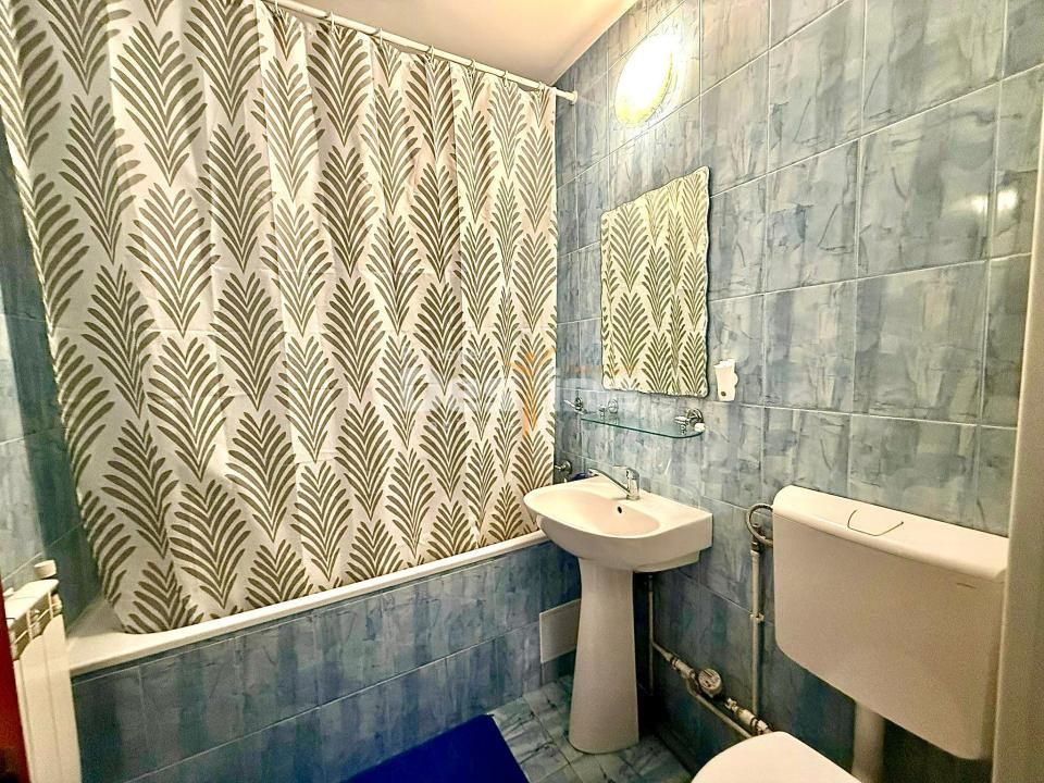 Apartament 3 camere semidecomandat, etaj intermediar