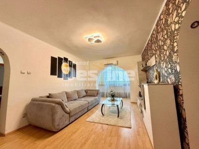 Apartament 3 camere semidecomandat, etaj intermediar