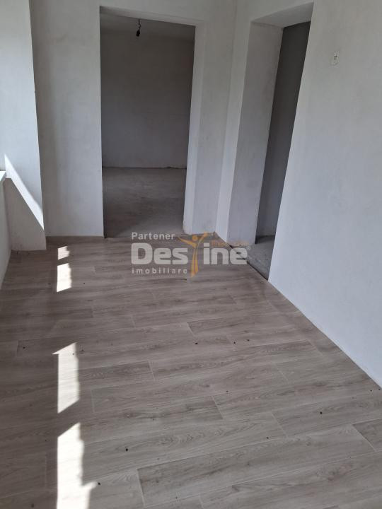 Casă renovată complet, 3068 mp teren, lângă Mănăstirea Surpatele-Valcea