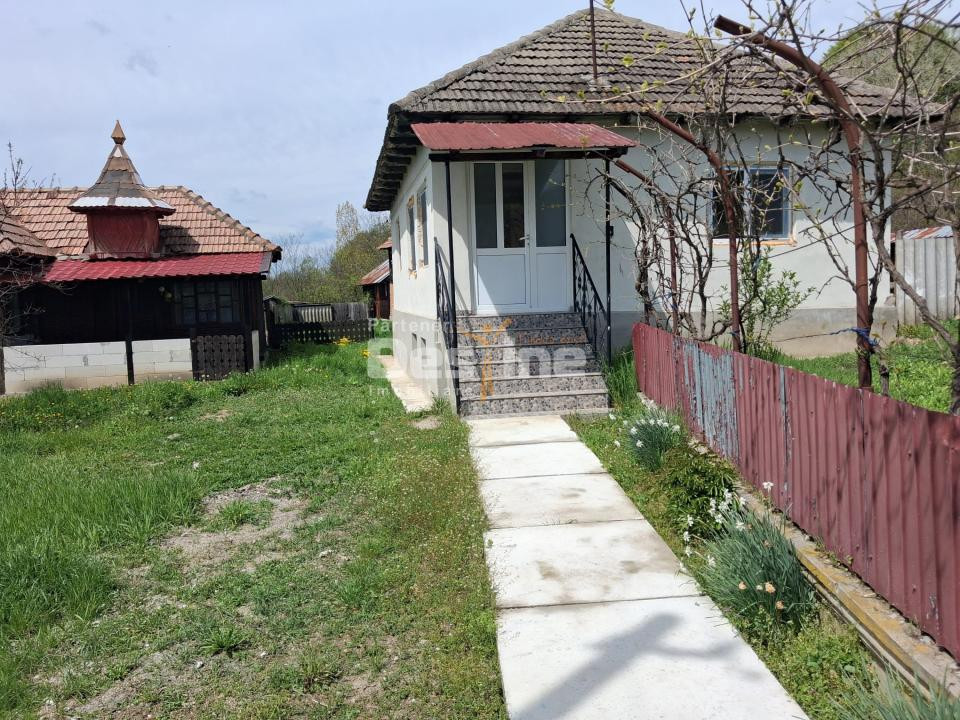 Casă renovată complet, 3068 mp teren, lângă Mănăstirea Surpatele-Valcea