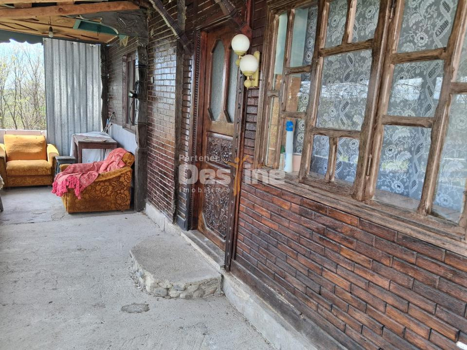Casă renovată complet, 3068 mp teren, lângă Mănăstirea Surpatele-Valcea