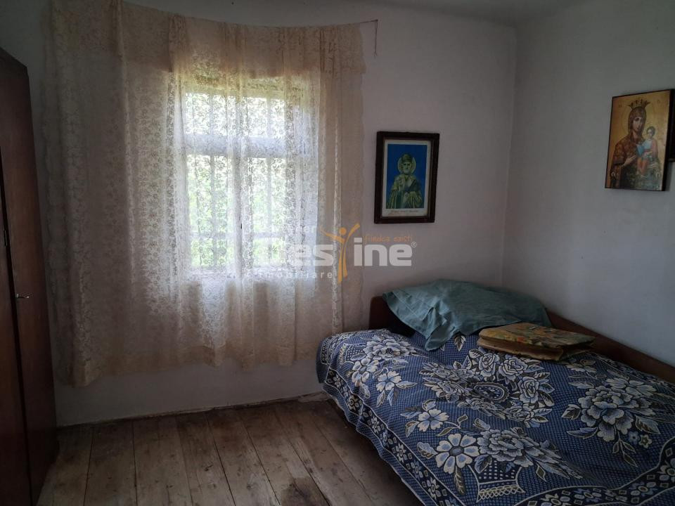 Casă + teren generos în Comuna Frâncești (sat Dezrobiți)