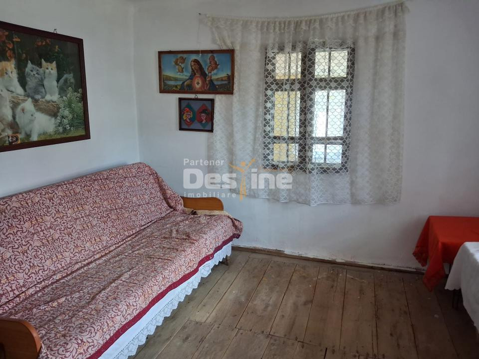 Casă + teren generos în Comuna Frâncești (sat Dezrobiți)