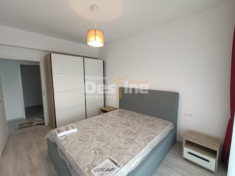 Apartament cu 3 camere, balcon 20 mp, loc de parcare acoperit, 2 bai, Tractorul
