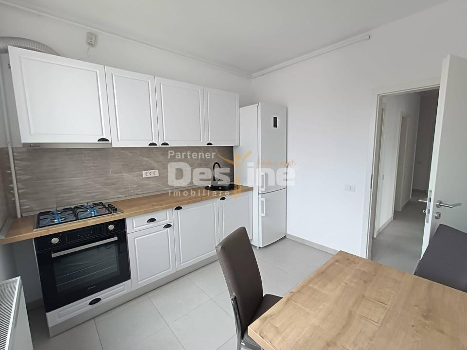 Apartament cu 3 camere, balcon 20 mp, loc de parcare acoperit, 2 bai, Tractorul