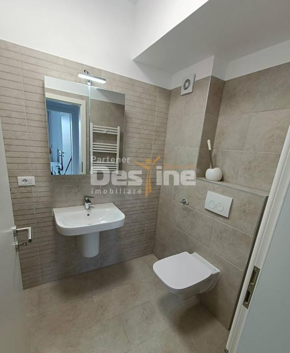 Apartament cu 3 camere, balcon 20 mp, loc de parcare acoperit, 2 bai, Tractorul