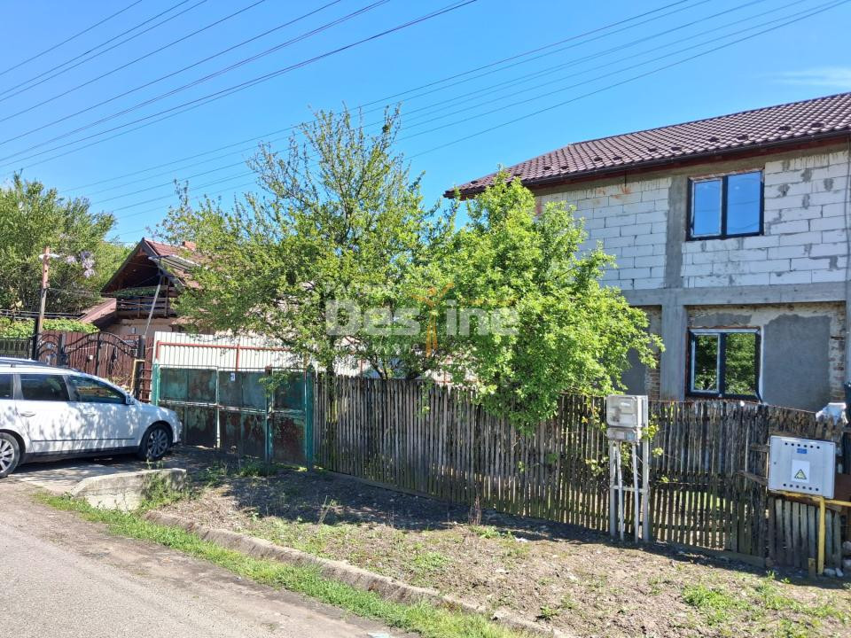 Casă P+1 construită în 2022, 4 camere, panouri solare, teren 375 mp – Băbeni, Vâ