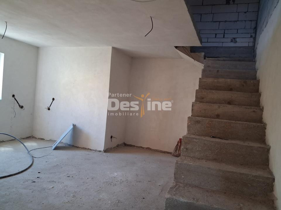 Casă P+1 construită în 2022, 4 camere, panouri solare, teren 375 mp – Băbeni, Vâ