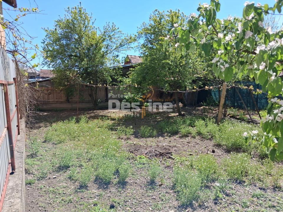 Casă P+1 construită în 2022, 4 camere, panouri solare, teren 375 mp – Băbeni, Vâ