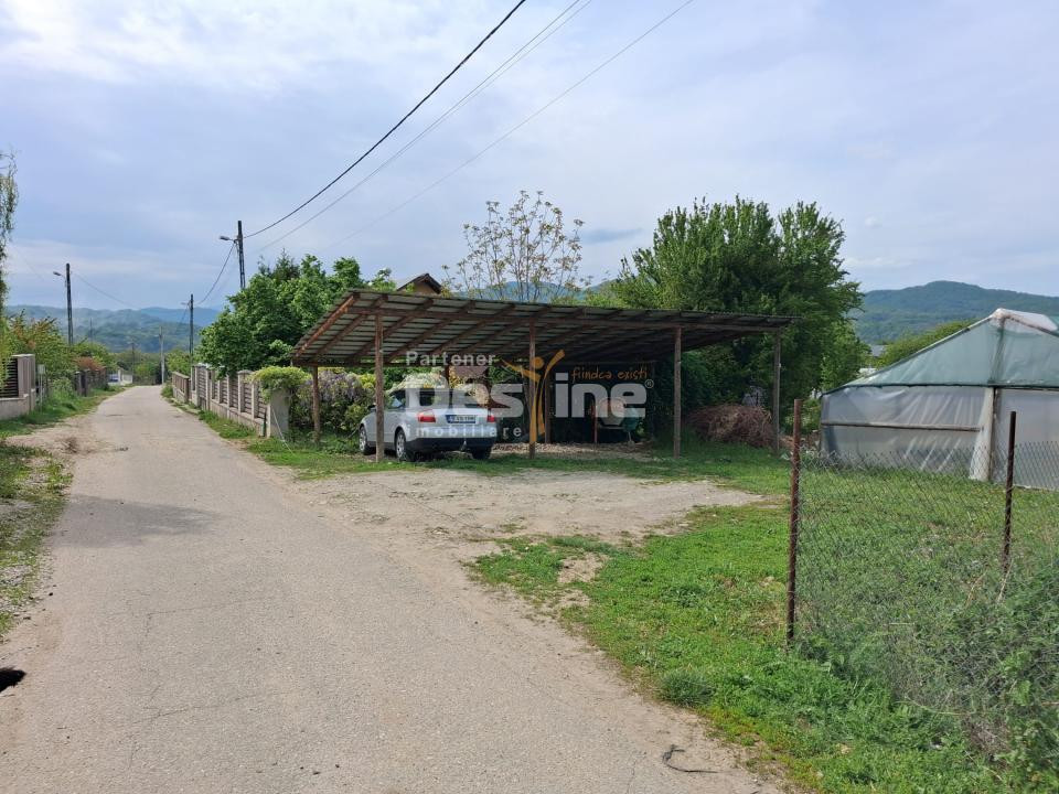 Loturi teren intravilan în Dăești, cu utilități complete, solar și garaj 