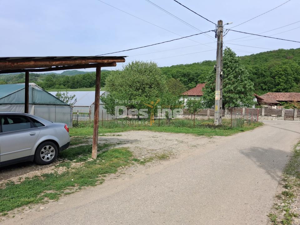 Loturi teren intravilan în Dăești, cu utilități complete, solar și garaj 
