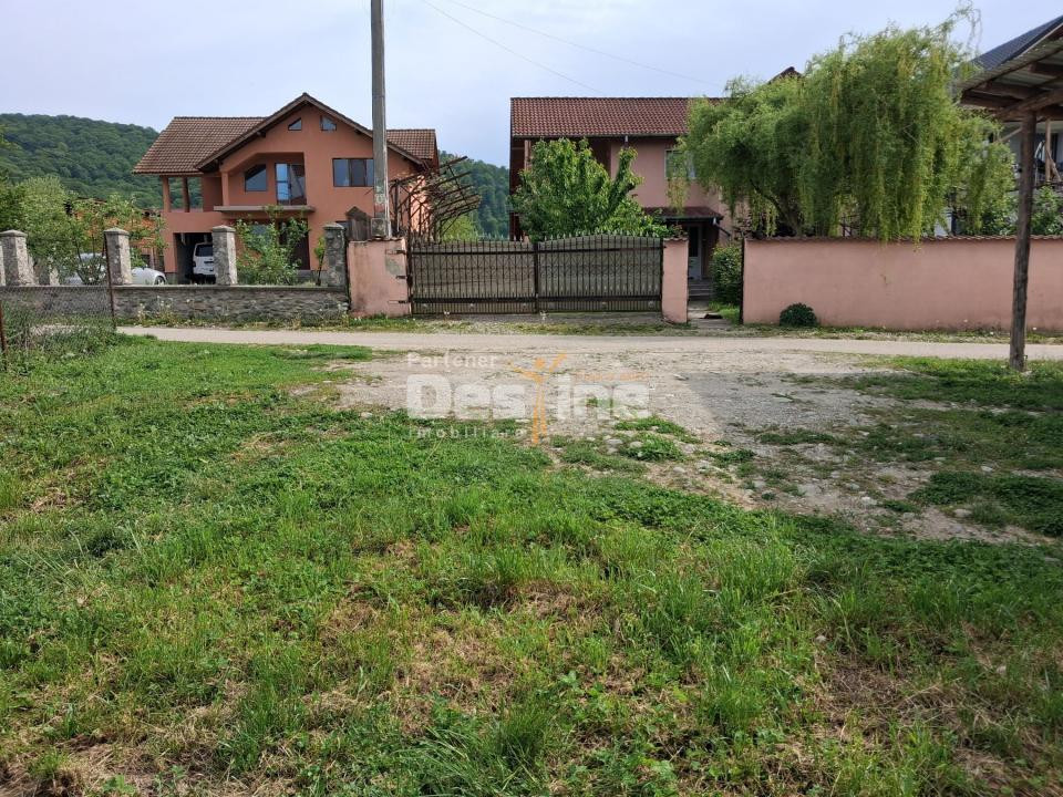 Loturi teren intravilan în Dăești, cu utilități complete, solar și garaj 