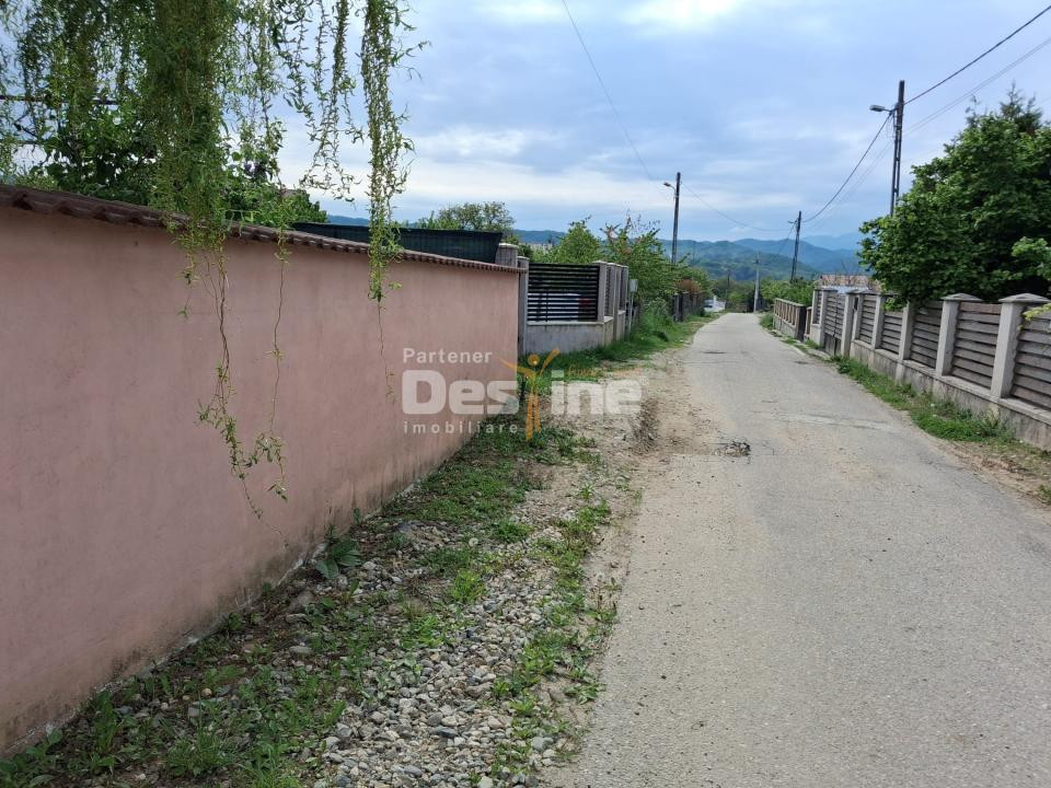 Loturi teren intravilan în Dăești, cu utilități complete, solar și garaj 