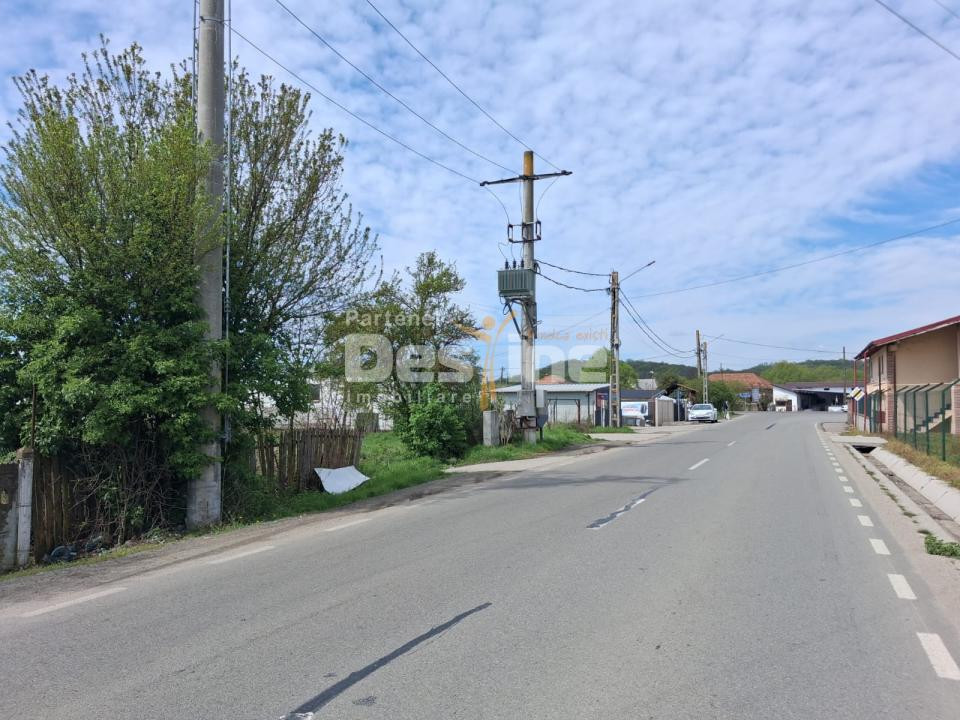 Teren intravilan excelent pentru investiție/comercial în Mihăești – DN64
