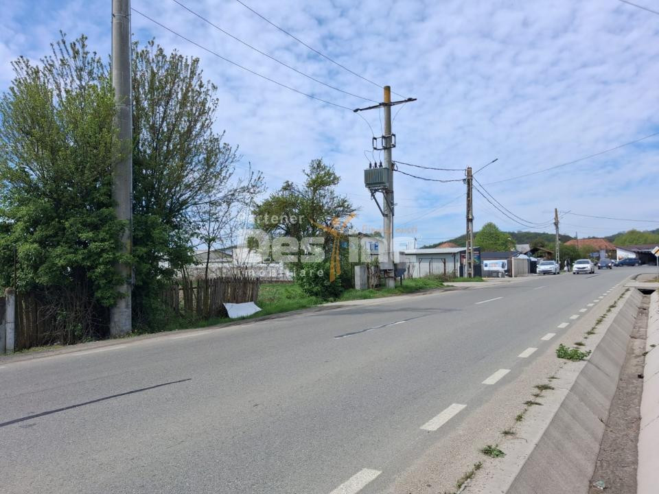 Teren intravilan excelent pentru investiție/comercial în Mihăești – DN64