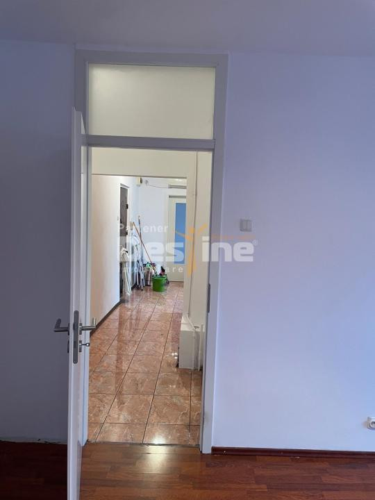 13 Septembrie-Prosper | 3 camere | 82mp | et 8 | renovat | 137.000 euro
