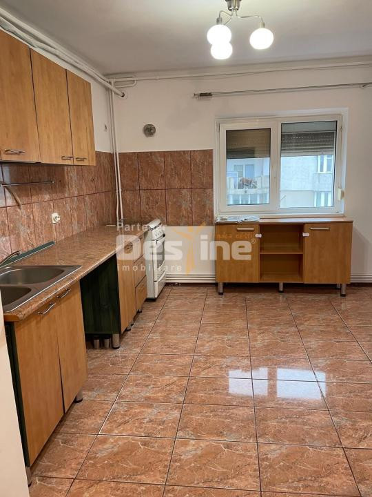 13 Septembrie-Prosper | 3 camere | 82mp | et 8 | renovat | 137.000 euro