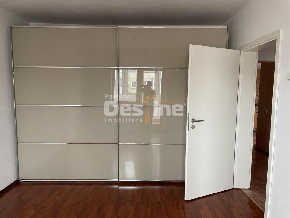 13 Septembrie-Prosper | 3 camere | 82mp | et 8 | renovat | 137.000 euro
