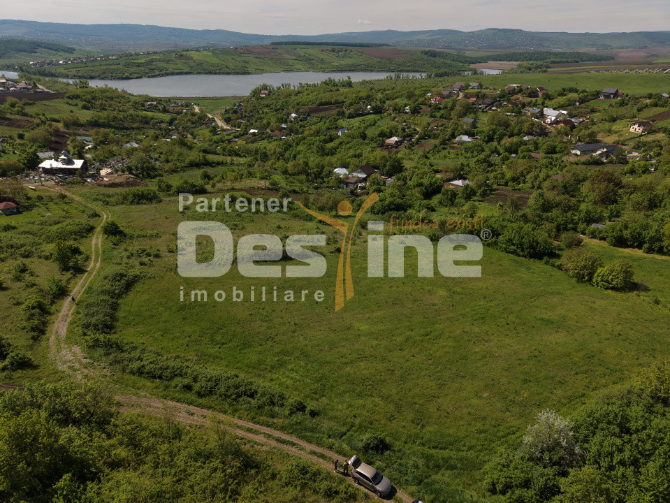 Teren compact intravilan 8000 mp vedere spre Lac, utilități