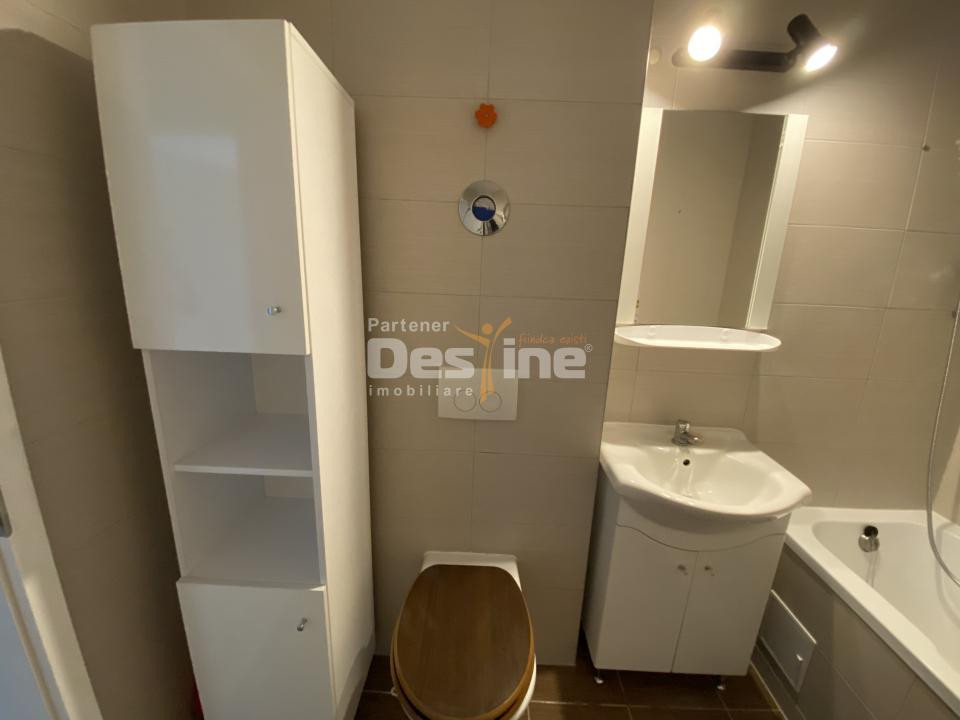 Garsoniera situata la etaj intermediar, cu balcon si loc de parcare, Avantgarden