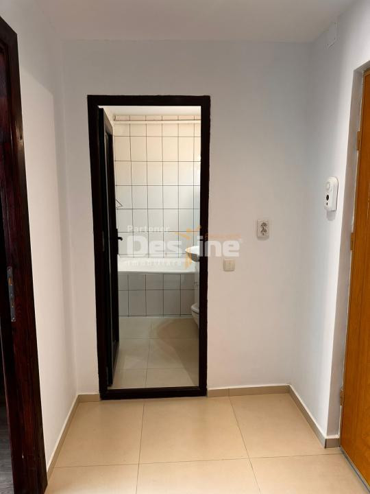 Garsoniera de vanzare 25.500€  zona Darmanesti