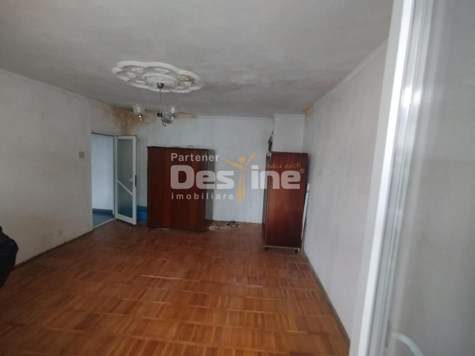 Grasoniera 42 mp strada Rozelor in spate la OMV 38.000€