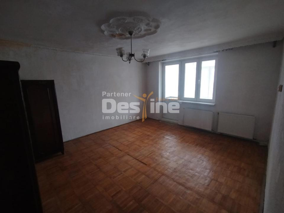 Grasoniera 42 mp strada Rozelor in spate la OMV 38.000€