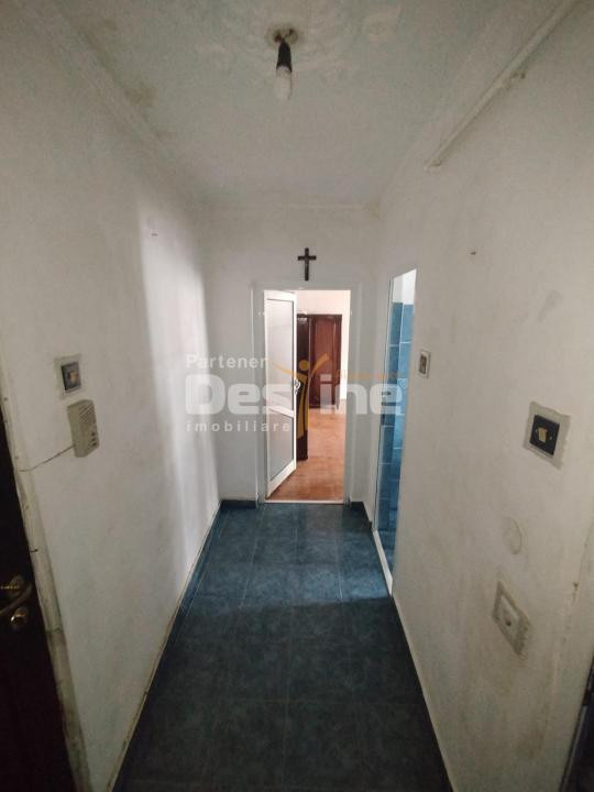 Grasoniera 42 mp strada Rozelor in spate la OMV 38.000€