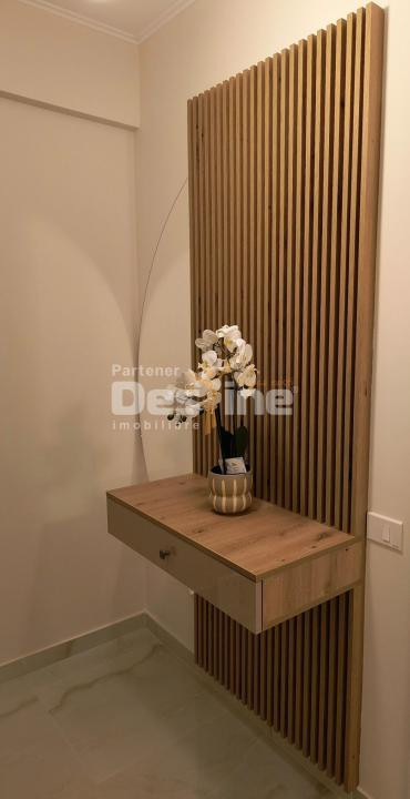 Apartament 3 camere, cu balcon si loc de parcare, situat in cartierul Tractorul