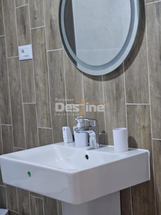 Apartament cu 2 camere decomandat, cu loc de parcare si balcon, zona Coresi 
