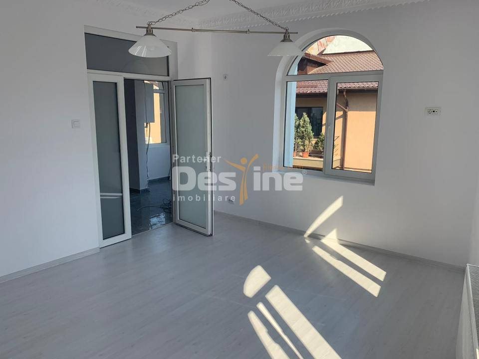 Dacia - Vasile Lascar I Vila 9 camere I Renovata recent