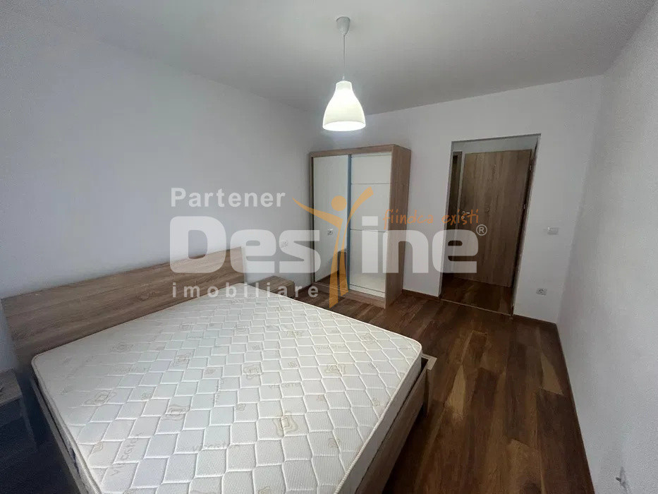 Apartament cu 3 camere, cu balcon si loc de parcare inclus, situat in Tractorul 