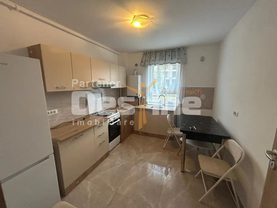 Apartament cu 3 camere, cu balcon si loc de parcare inclus, situat in Tractorul 