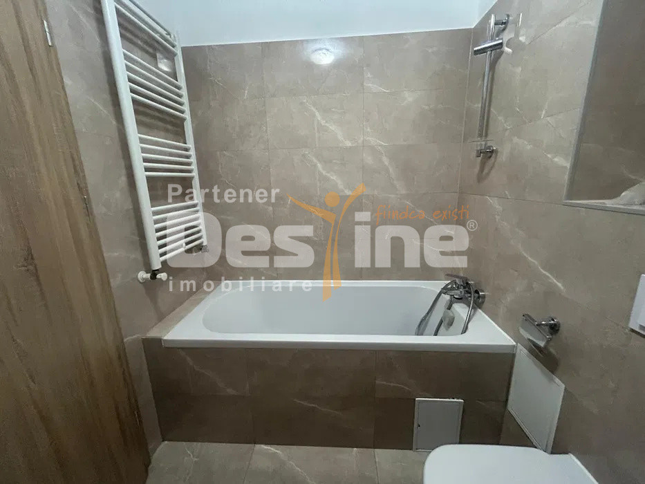 Apartament cu 3 camere, cu balcon si loc de parcare inclus, situat in Tractorul 