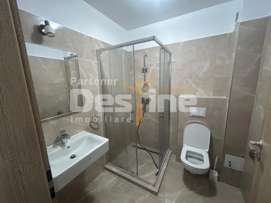 Apartament cu 3 camere, cu balcon si loc de parcare inclus, situat in Tractorul 