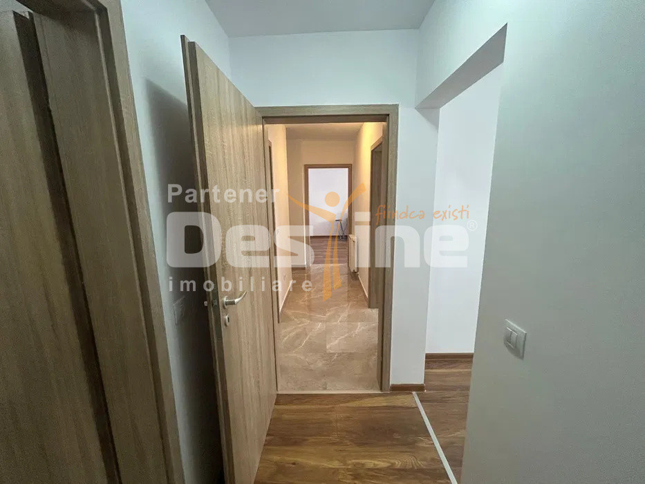 Apartament cu 3 camere, cu balcon si loc de parcare inclus, situat in Tractorul 
