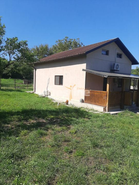 CASĂ DE VÂNZARE 