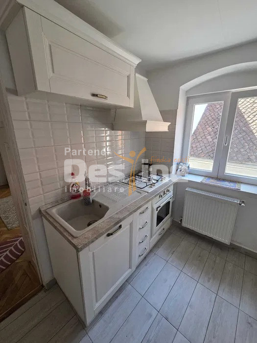 Apartament 2 camere, et. 1, proaspăt renovat, Piața Sfatului