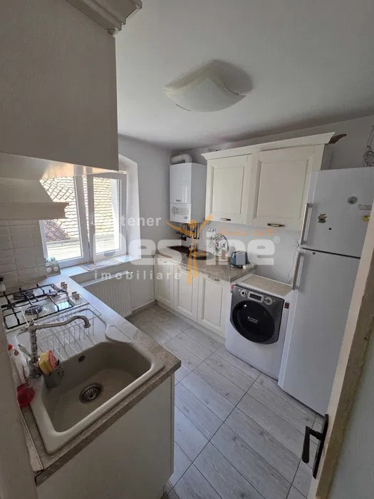 Apartament 2 camere, et. 1, proaspăt renovat, Piața Sfatului