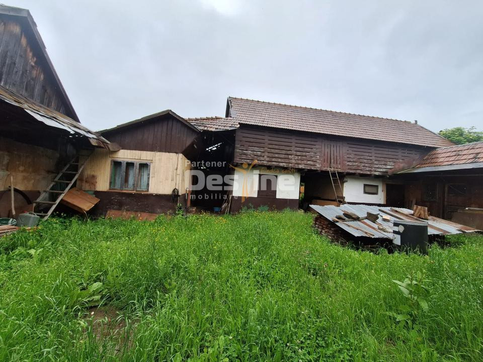 Oportunitate rară! Casă spațioasă aproape de Barajul Valea Uzului, Darmanesti