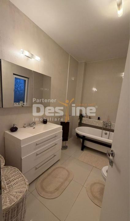 inchiriez apartament 4 camere