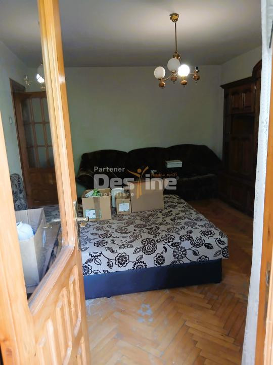 Apartament de vanzare zona centrala etaj 2/8 cu lift