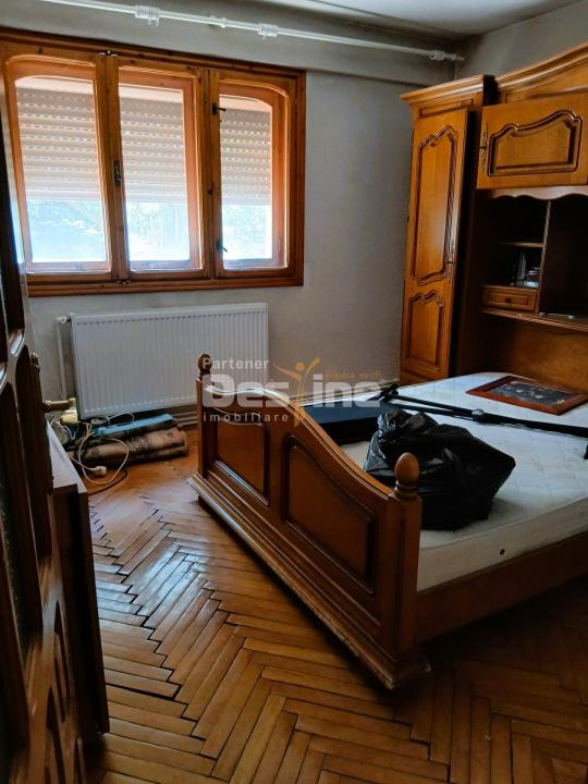 Apartament de vanzare zona centrala etaj 2/8 cu lift