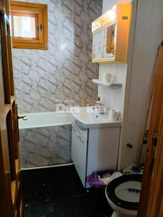 Apartament de vanzare zona centrala etaj 2/8 cu lift
