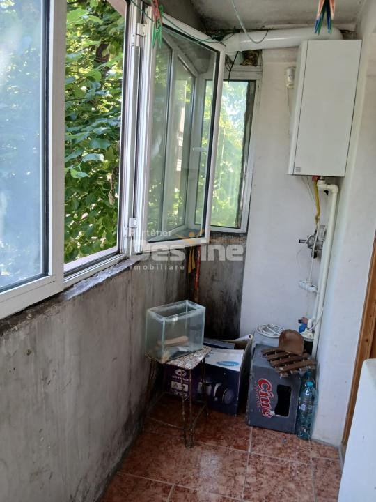 Apartament de vanzare zona centrala etaj 2/8 cu lift