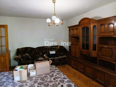 Apartament de vanzare zona centrala etaj 2/8 cu lift