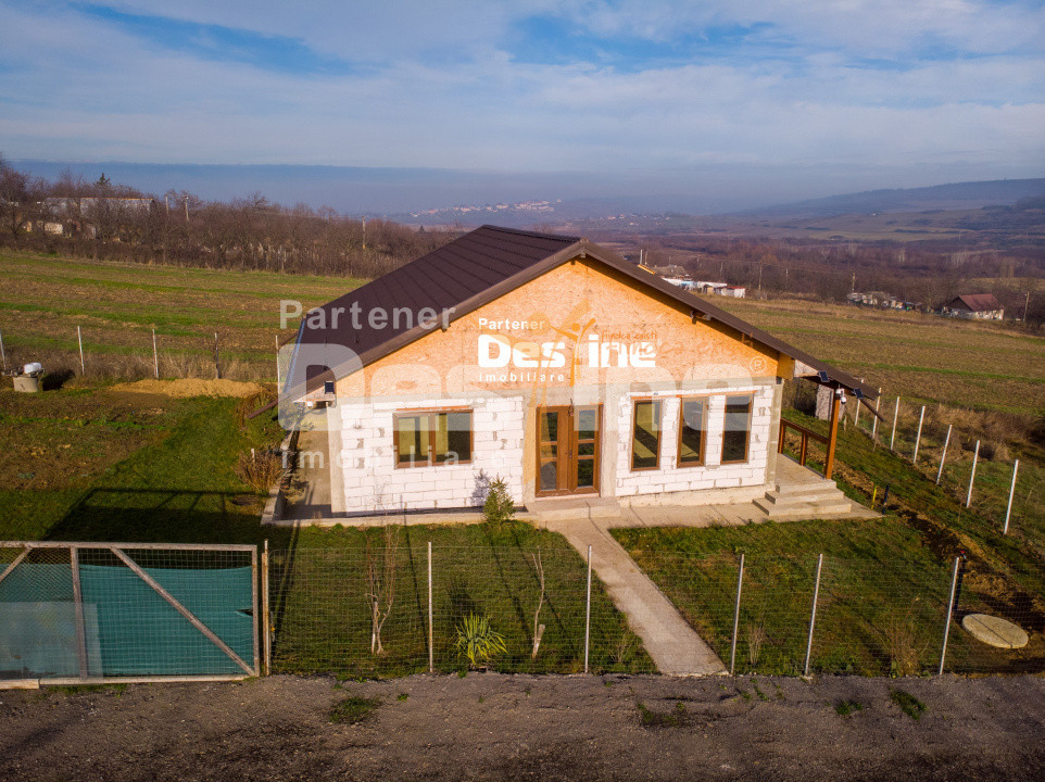 Casă individuală 75 mp P+POD 570 mp teren canalizare Ciurea 