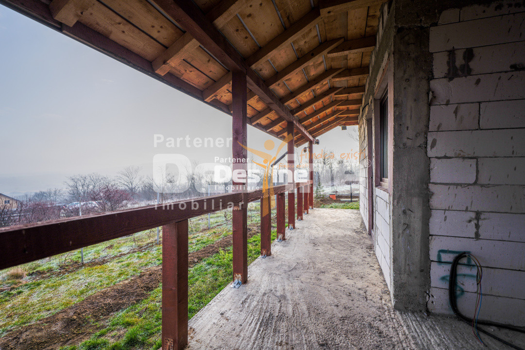 Casă individuală 75 mp P+POD 570 mp teren canalizare Ciurea 