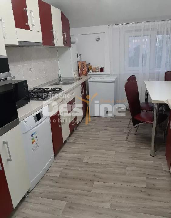 Proprietar Ap.2 camere decomandat la Mansardă