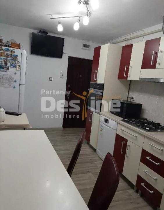 Proprietar Ap.2 camere decomandat la Mansardă